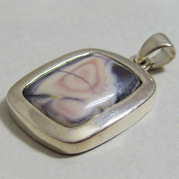 (p1243)Silver rectangular pendant with stone.